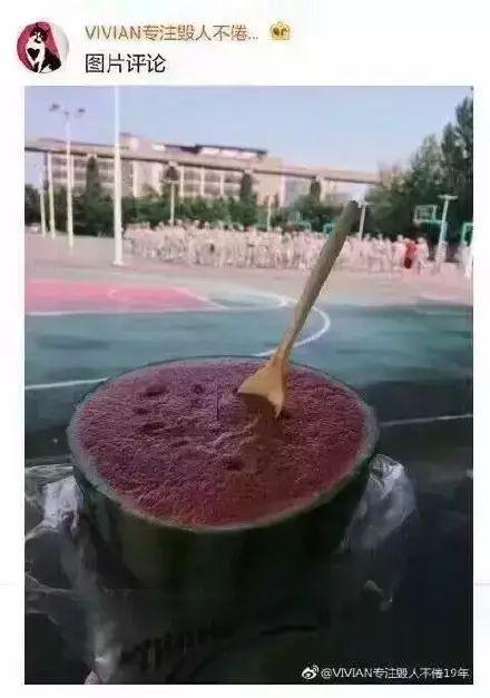 调皮学长吃瓜,揭秘校园风云录