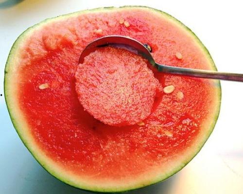 率土吃瓜打嘴巴,吃瓜群众打嘴巴，揭秘游戏背后的真实故事