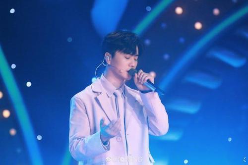 陆虎王源吃瓜,娱乐圈的甜蜜“瓜”事