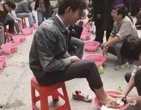 带客户洗脚吃大瓜,带客户洗脚品大瓜，商务洽谈新风尚