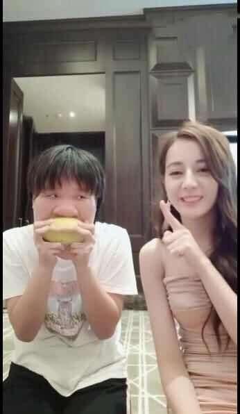 日常吃瓜搞笑视频,笑料横生！吃瓜群众带你领略搞笑视频的魅力