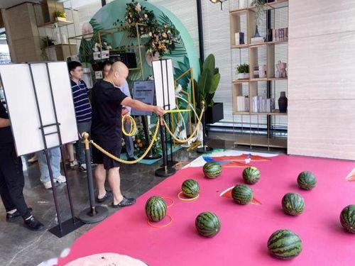 122吃瓜节,欢乐盛夏，瓜果飘香，共度欢乐时光