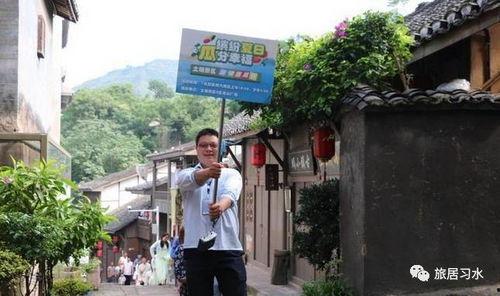 彝族古镇吃瓜群众,吃瓜群众的欢乐盛宴  第1张