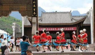 彝族古镇吃瓜群众,吃瓜群众的欢乐盛宴  第2张