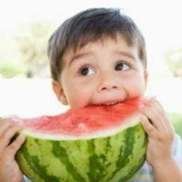 小孩真人吃瓜头像,捕捉孩子纯真瞬间  第1张