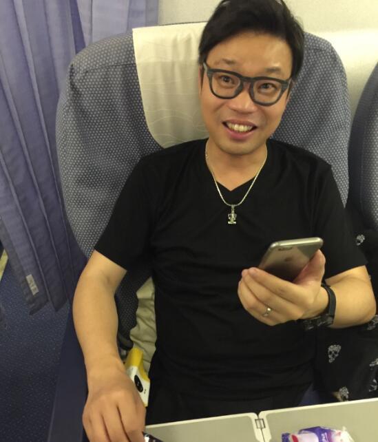 黄磊吃哈密瓜,甜蜜时光里的美食之旅  第2张