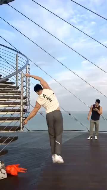 海边吃瓜图,共享夏日吃瓜乐趣  第3张