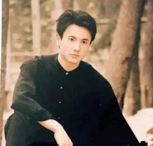 吃瓜男星小曼,吃瓜男星背后的故事与争议  第3张