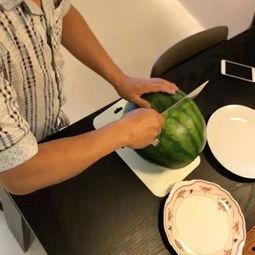 西北吃瓜视频,揭秘西北地区独特美食文化  第1张