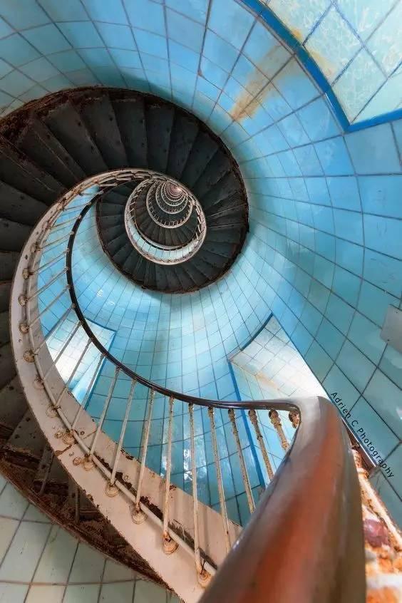 梦时代楼梯吃瓜,一场别开生面的“吃瓜”盛宴  第1张