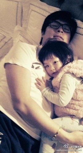 吃瓜青岛父女视频,温馨日常引发网友热议  第2张