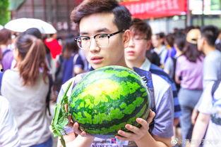 吃瓜学生跳舞,吃瓜学生引爆校园舞蹈热潮  第2张