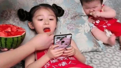 吃瓜儿子无视爸爸,家庭矛盾升级  第2张